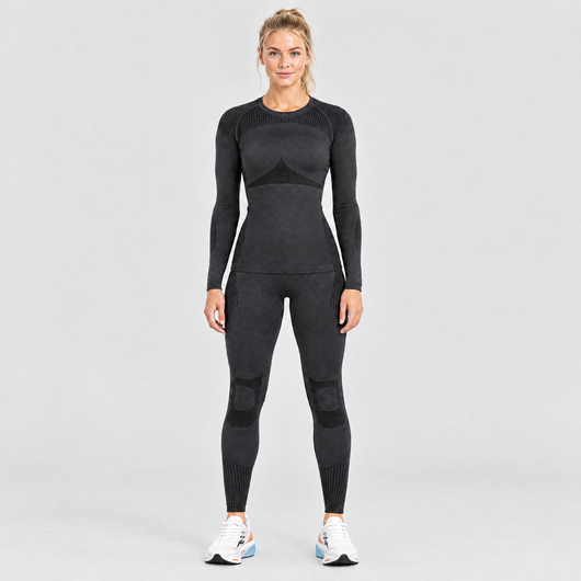 Women's seamless thermal base layer set in black – front view