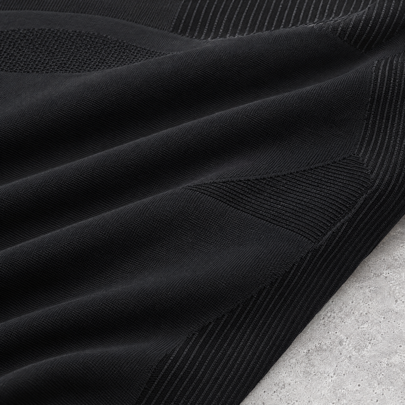 Close-up detail of the women's seamless thermal base layer set